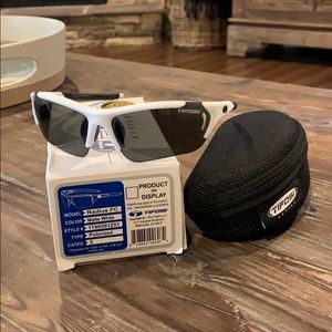 Tifosi Radius FC Polarized Matte White Sunglasses